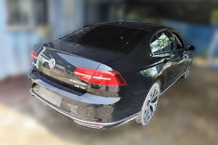 Used Volkswagen Magotan 2018 330TSI DSG Luxury Model Rear Right 45 Deg