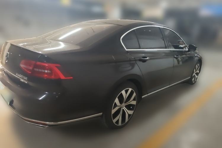 Used Volkswagen Magotan 2018 Facelift 330TSI DSG Luxury Model Rear Right 45 Deg