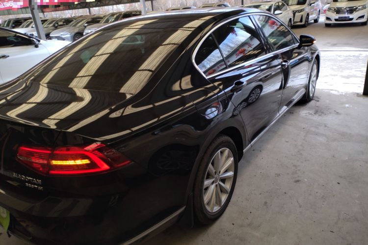 Used Volkswagen Magotan 2018 330TSI DSG Advanced Model Rear Right 45 Deg