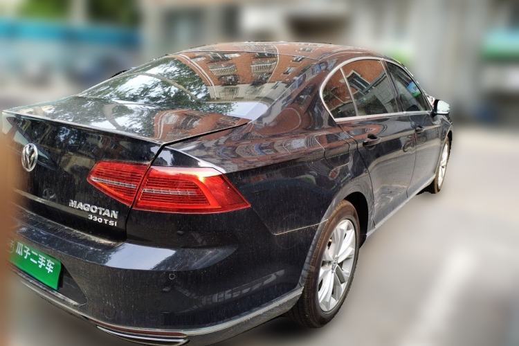 Used Volkswagen Magotan 2018 330TSI DSG Luxury Model Rear Right 45 Deg