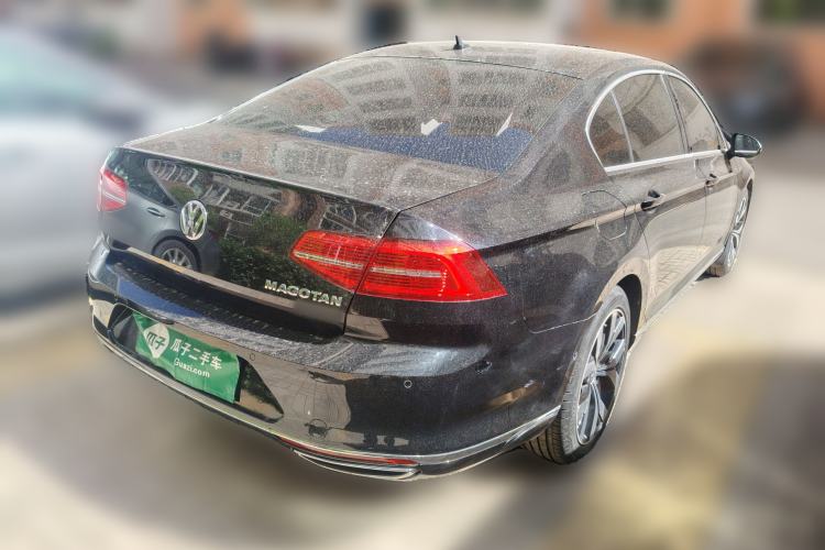 Used Volkswagen Magotan 2018 330TSI DSG Luxury Model Rear Right 45 Deg