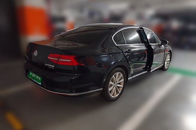 Used Volkswagen Magotan 2018 330TSI DSG Advanced Model Rear Right 45 Deg