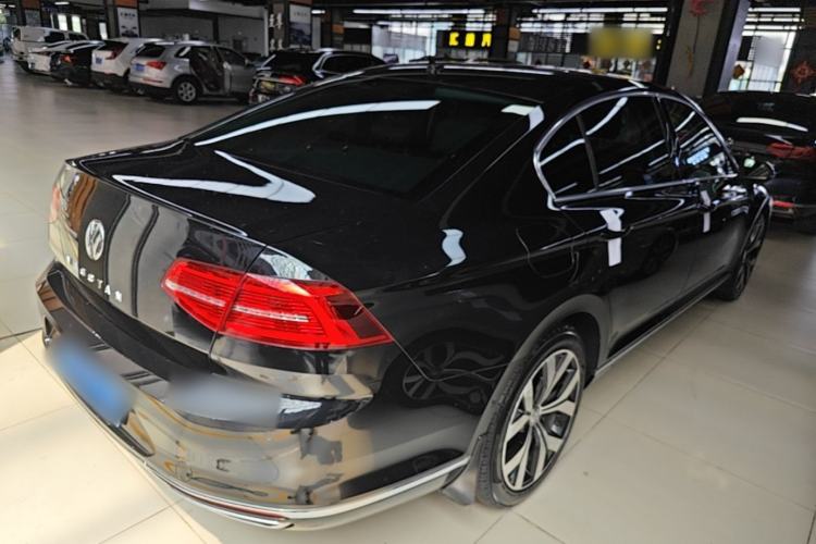 Used Volkswagen Magotan 2018 330TSI DSG Luxury Model Rear Right 45 Deg