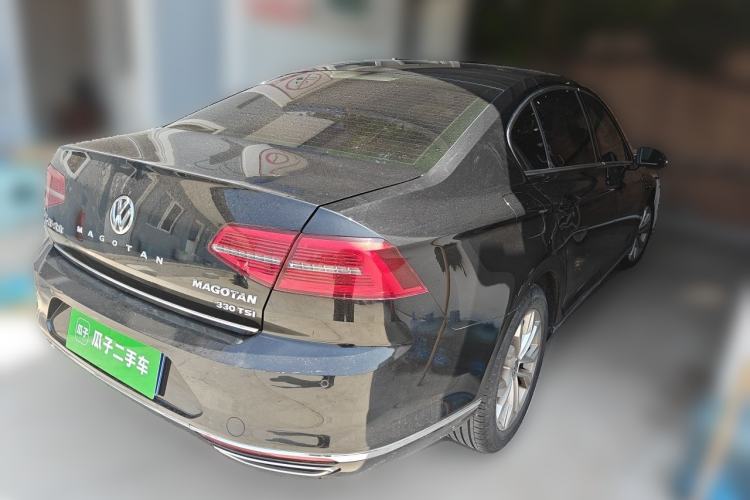 Used Volkswagen Magotan 2018 330TSI DSG Luxury Model Rear Right 45 Deg