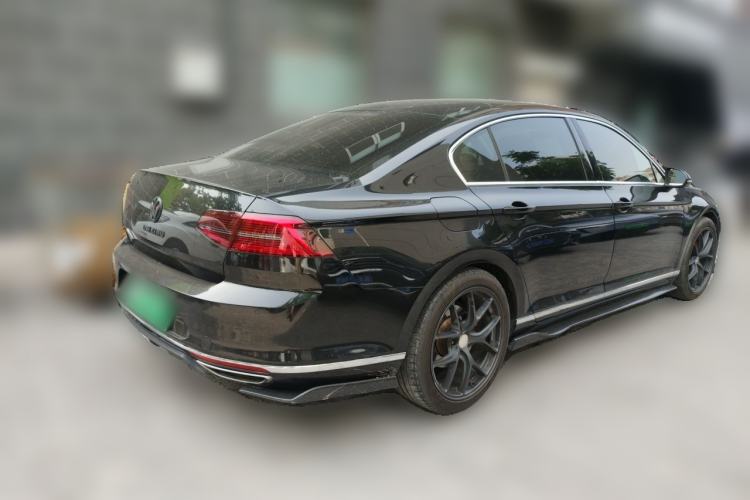 Used Volkswagen Magotan 2018 330TSI DSG Luxury Model Rear Right 45 Deg
