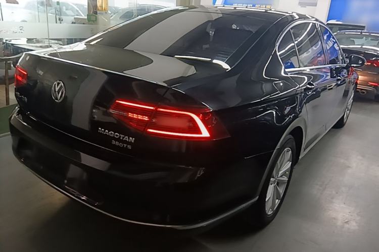 Used Volkswagen Magotan 2018 330TSI DSG Advanced Model Rear Right 45 Deg