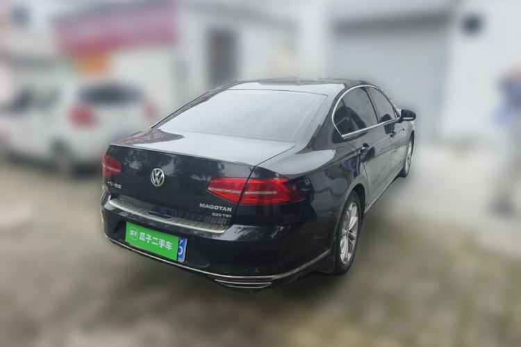 Used Volkswagen Magotan 2018 330TSI DSG Luxury Model Rear Right 45 Deg