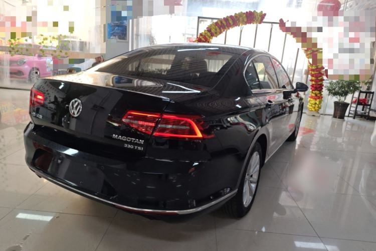 Used Volkswagen Magotan 2018 330TSI DSG Advanced Model Rear Right 45 Deg
