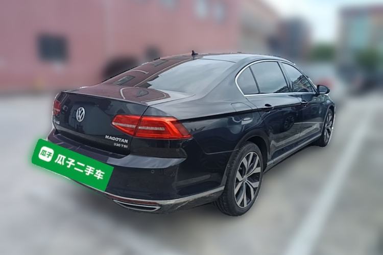 Used Volkswagen Magotan 2018 330TSI DSG Luxury Model Rear Right 45 Deg