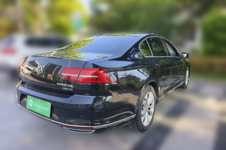 Used Volkswagen Magotan 2018 330TSI DSG Luxury Model Rear Right 45 Deg