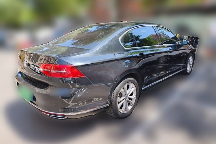 Used Volkswagen Magotan 2018 330TSI DSG Luxury Model Rear Right 45 Deg