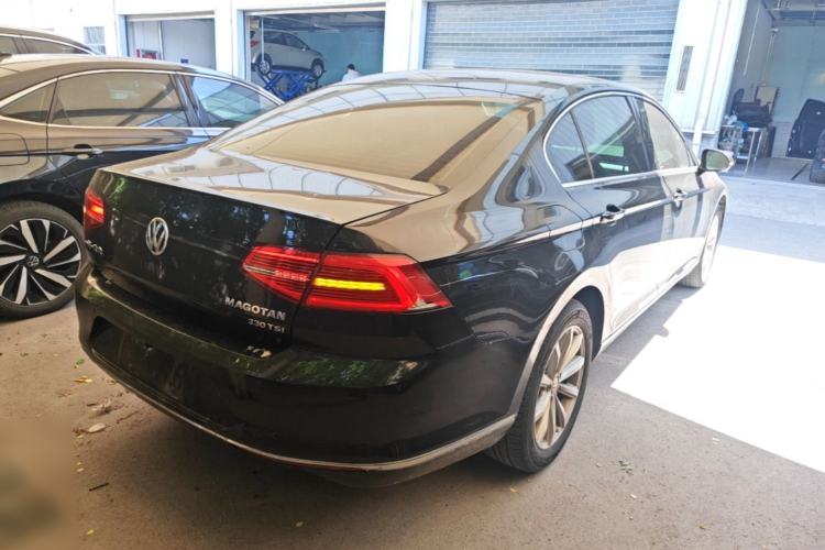 Used Volkswagen Magotan 2018 330TSI DSG Advanced Model Rear Right 45 Deg