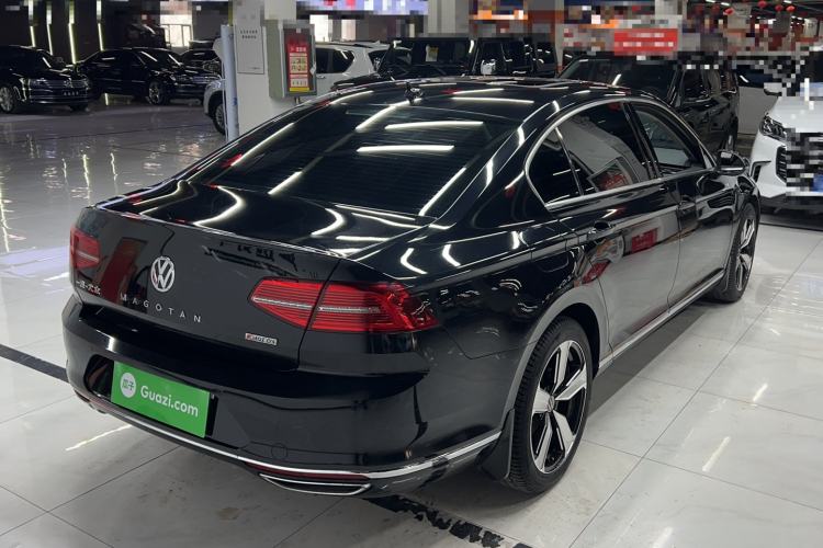 Used Volkswagen Magotan 2018 330TSI DSG Luxury Model Rear Right 45 Deg