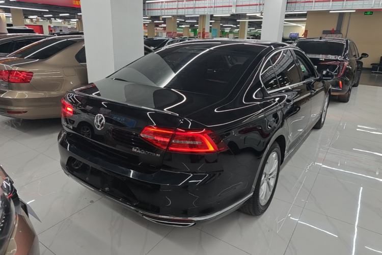 Used Volkswagen Magotan 2018 Facelift 330TSI DSG Luxury Model Rear Right 45 Deg