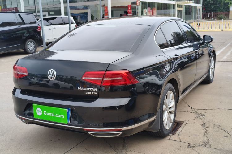 Used Volkswagen Magotan 2018 330TSI DSG Luxury Model Rear Right 45 Deg