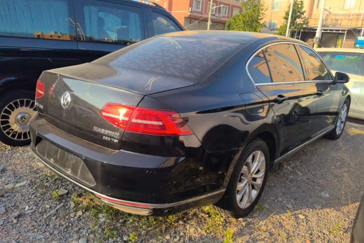 Used Volkswagen Magotan 2018 Facelift 330TSI DSG Luxury Model Rear Right 45 Deg