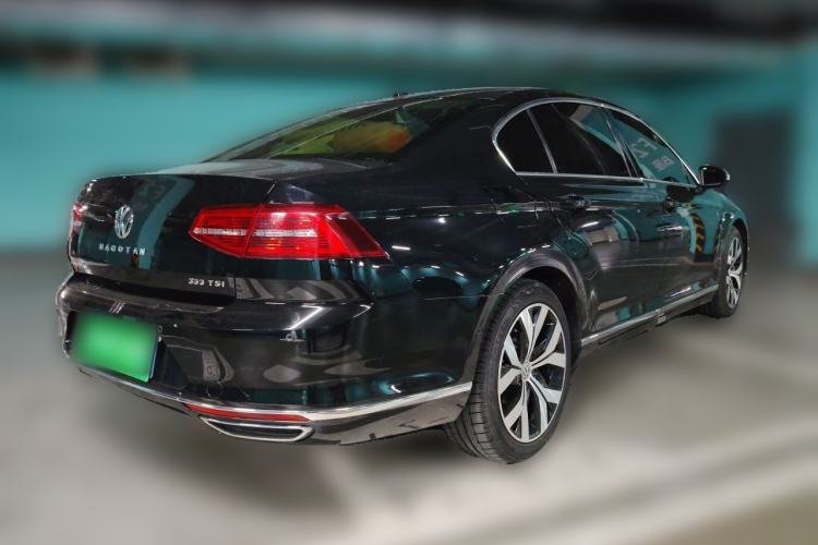Used Volkswagen Magotan 2018 330TSI DSG Luxury Model Rear Right 45 Deg