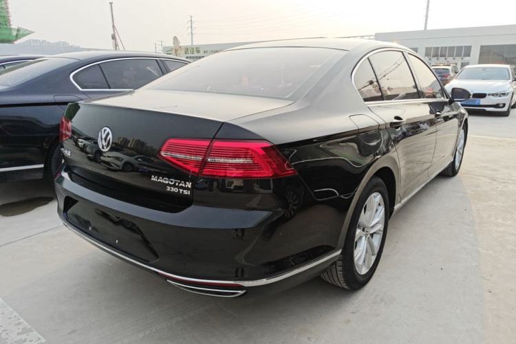 Used Volkswagen Magotan 2018 330TSI DSG Luxury Model Rear Right 45 Deg