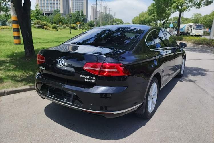 Used Volkswagen Magotan 2018 330TSI DSG Advanced Model Rear Right 45 Deg