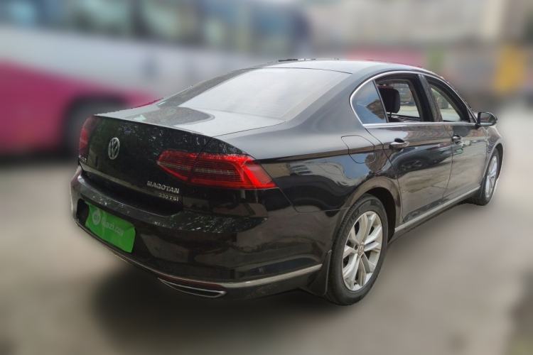 Used Volkswagen Magotan 2018 330TSI DSG Luxury Model Rear Right 45 Deg