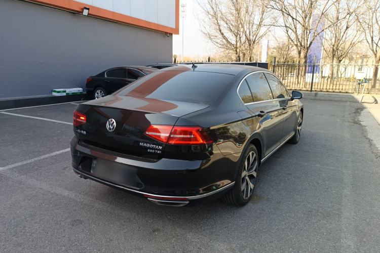 Used Volkswagen Magotan 2018 380TSI DSG Prestige Model Rear Right 45 Deg