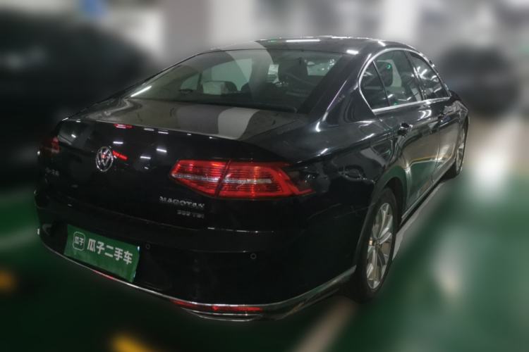 Used Volkswagen Magotan 2018 330TSI DSG Luxury Model Rear Right 45 Deg