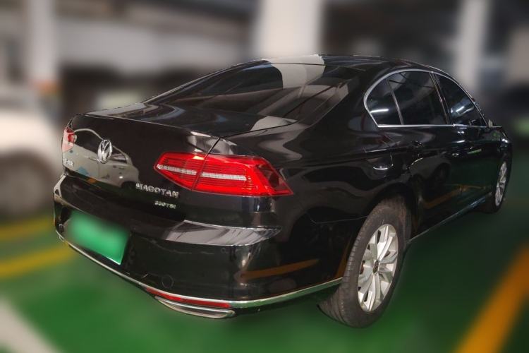 Used Volkswagen Magotan 2018 330TSI DSG Luxury Model Rear Right 45 Deg