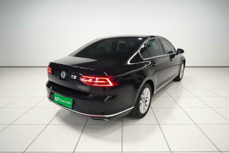 Used Volkswagen Magotan 2018 330TSI DSG Advanced Model Rear Right 45 Deg