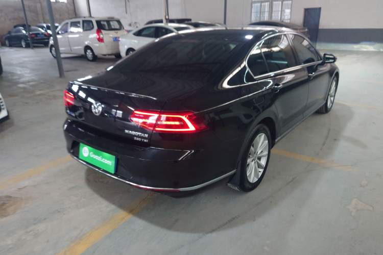 Used Volkswagen Magotan 2018 330TSI DSG Advanced Model Rear Right 45 Deg
