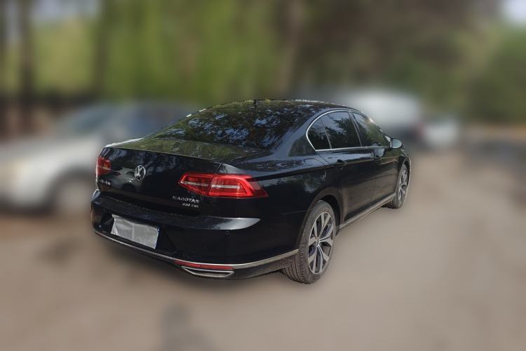 Used Volkswagen Magotan 2018 330TSI DSG Luxury Model Rear Right 45 Deg