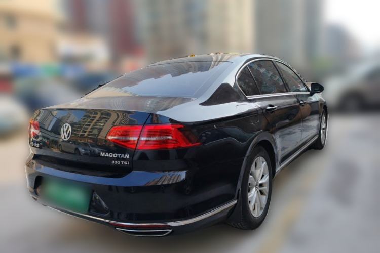 Used Volkswagen Magotan 2018 330TSI DSG Luxury Model Rear Right 45 Deg