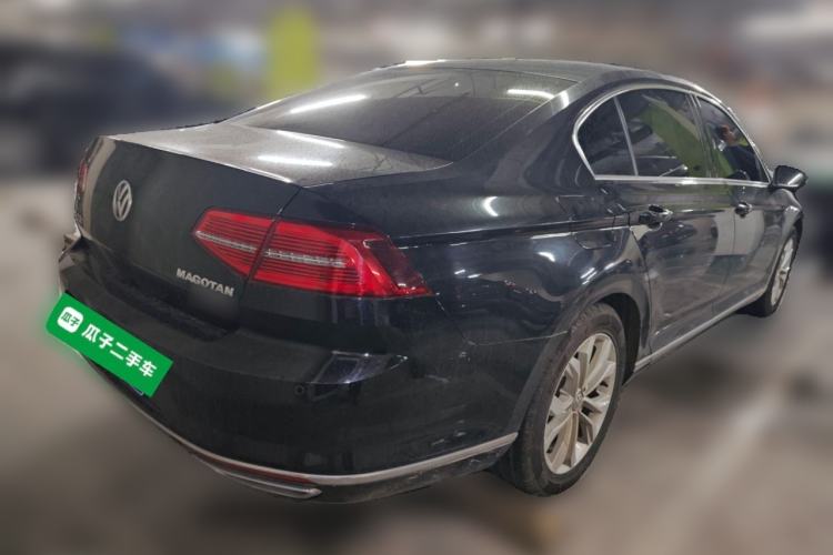 Used Volkswagen Magotan 2018 330TSI DSG Luxury Model Rear Right 45 Deg