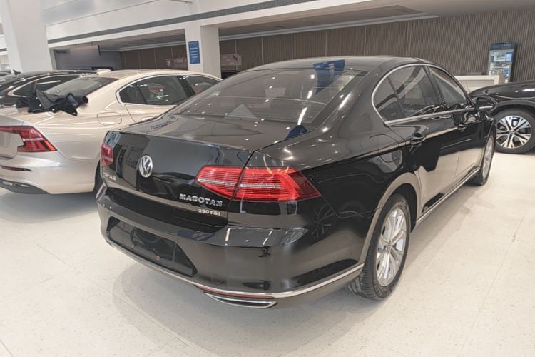 Used Volkswagen Magotan 2018 330TSI DSG Luxury Model Rear Right 45 Deg