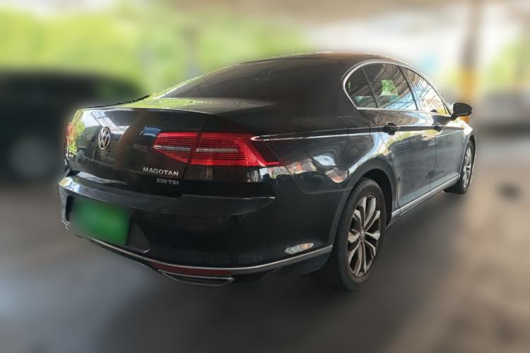 Used Volkswagen Magotan 2018 330TSI DSG Luxury Model Rear Right 45 Deg