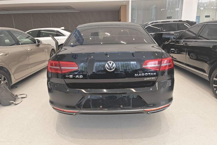 Used Volkswagen Magotan 2018 330TSI DSG Luxury Model Rear