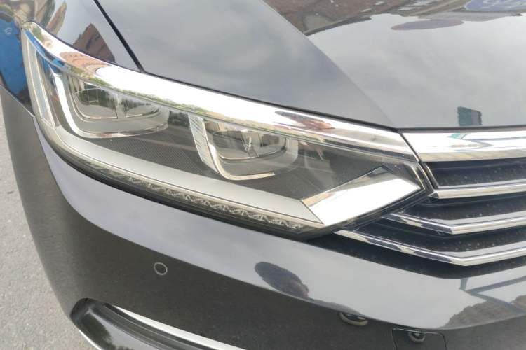 Used Volkswagen Magotan 2018 Facelift 330TSI DSG Luxury Model Right Front Headlight