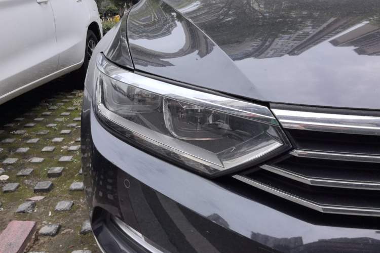 Used Volkswagen Magotan 2018 330TSI DSG Luxury Model Right Front Headlight