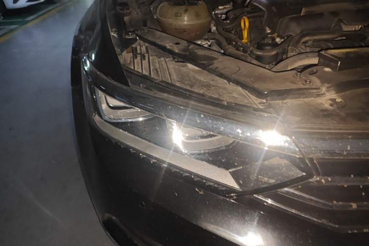 Used Volkswagen Magotan 2018 330TSI DSG Luxury Model Right Front Headlight
