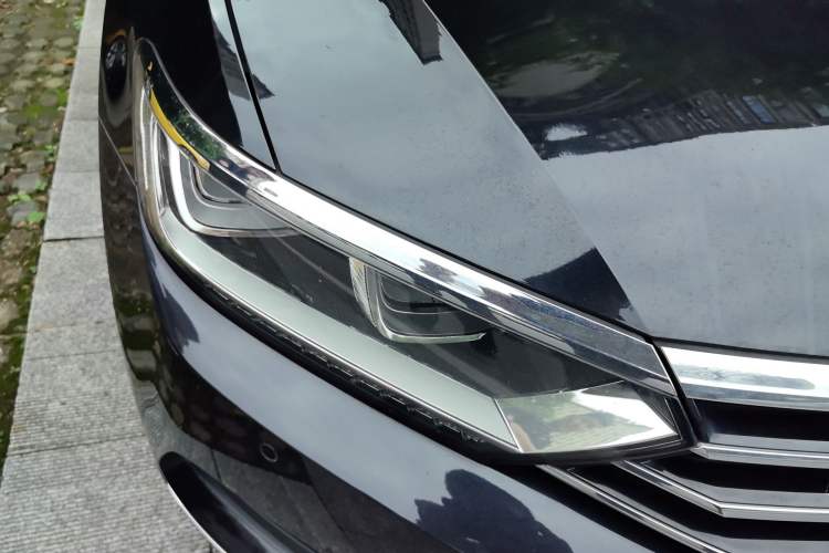 Used Volkswagen Magotan 2018 330TSI DSG Luxury Model Right Front Headlight