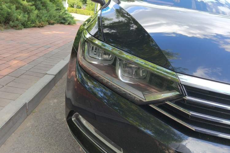 Used Volkswagen Magotan 2018 Facelift 330TSI DSG Luxury Model Right Front Headlight