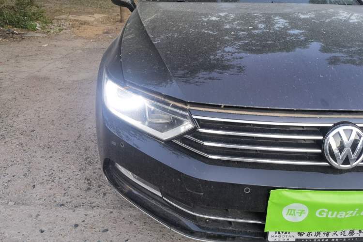 Used Volkswagen Magotan 2018 330TSI DSG Advanced Model Right Front Headlight