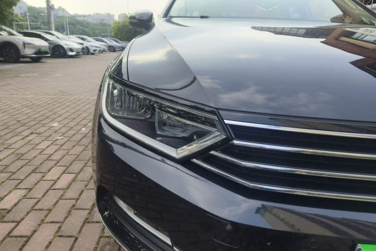 Used Volkswagen Magotan 2018 330TSI DSG Advanced Model Right Front Headlight