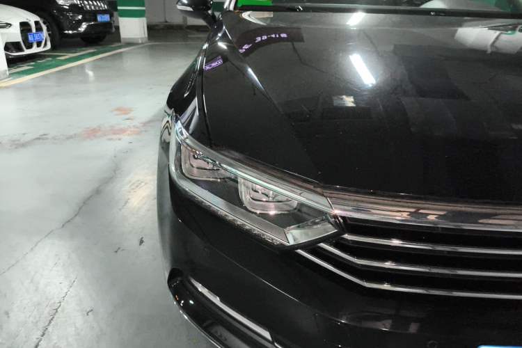Used Volkswagen Magotan 2018 330TSI DSG Luxury Model Right Front Headlight