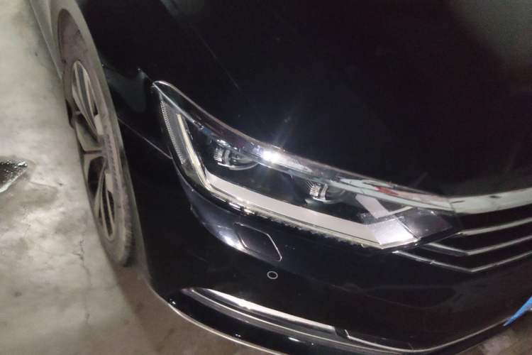 Used Volkswagen Magotan 2018 330TSI DSG Luxury Model Right Front Headlight