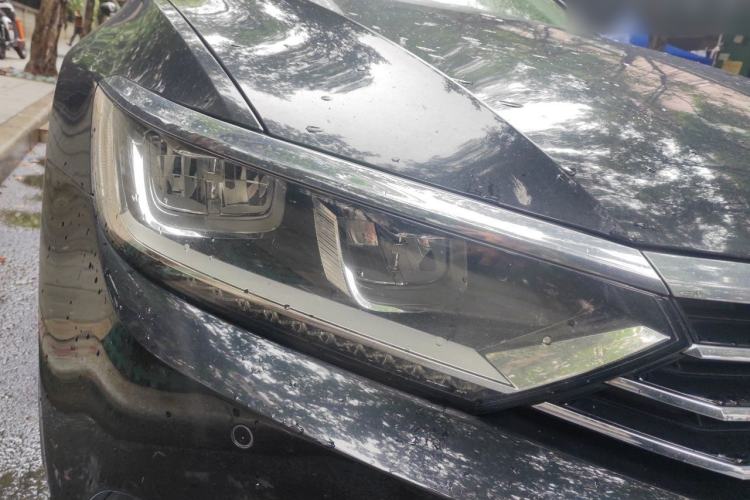 Used Volkswagen Magotan 2018 330TSI DSG Luxury Model Right Front Headlight