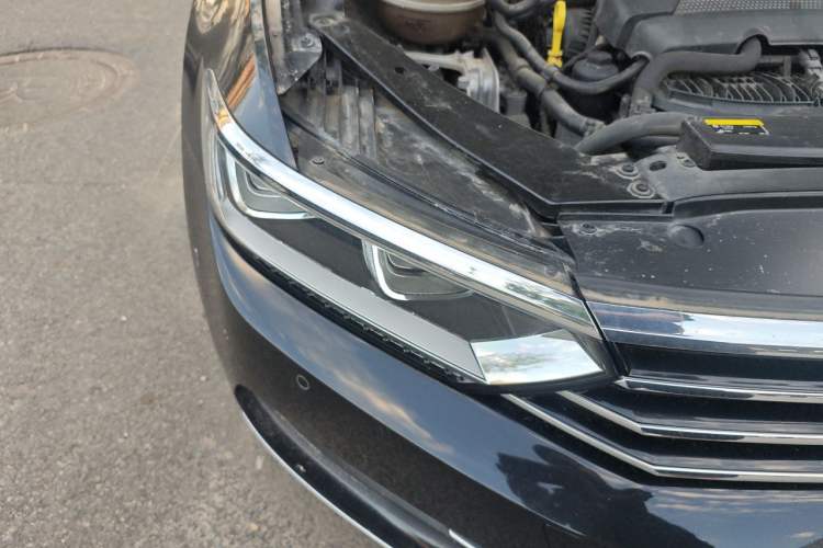 Used Volkswagen Magotan 2018 330TSI DSG Luxury Model Right Front Headlight