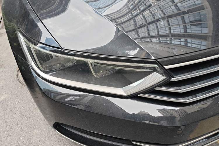 Used Volkswagen Magotan 2018 330TSI DSG Advanced Model Right Front Headlight