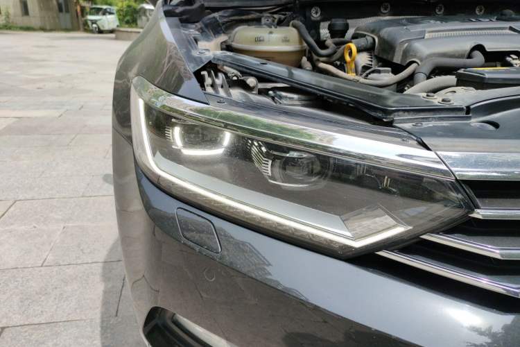 Used Volkswagen Magotan 2018 330TSI DSG Luxury Model Right Front Headlight