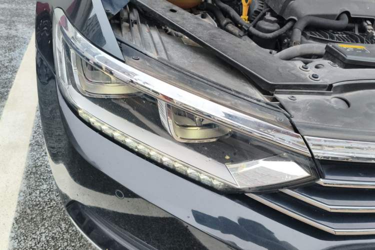 Used Volkswagen Magotan 2018 Facelift 330TSI DSG Luxury Model Right Front Headlight