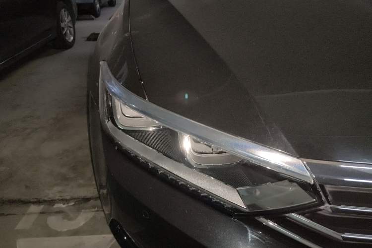 Used Volkswagen Magotan 2018 330TSI DSG Luxury Model Right Front Headlight